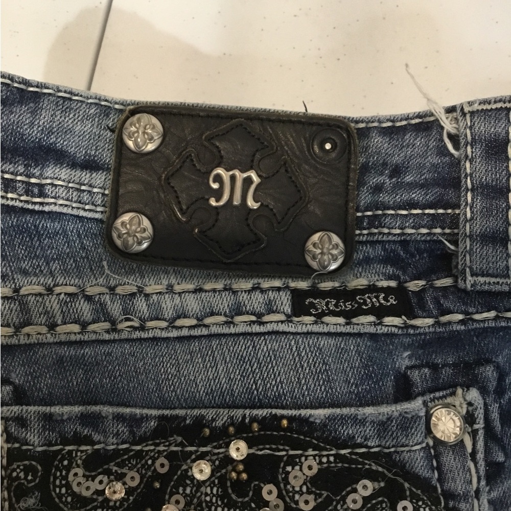 Vintage Miss Me Blue Embellished Easy Capri Cut Jeans size 34 x 20 1/2 - Picture 10 of 11